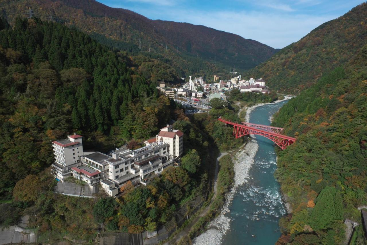 旅館 ホテル黒部 3*